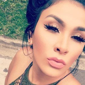 Meet your Posher, Monica